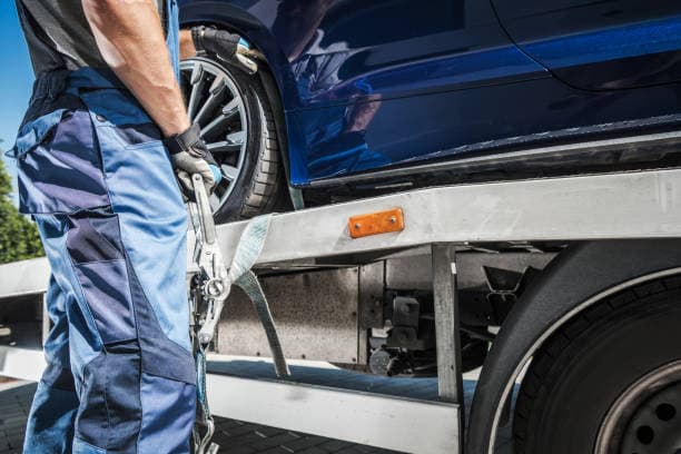 Stranded No More: The Essential Guide to Towing & Roadside Assistance Stranded No More: The Essential Guide to Towing & Roadside Assistance